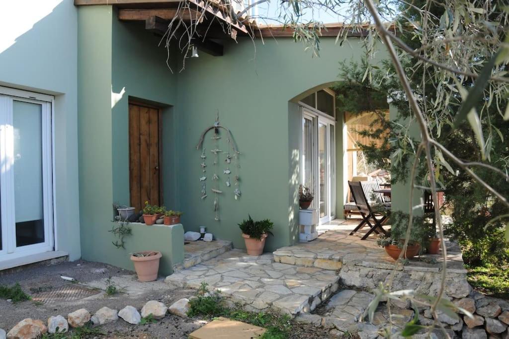 דירות Thebes Melolia Estate מראה חיצוני תמונה